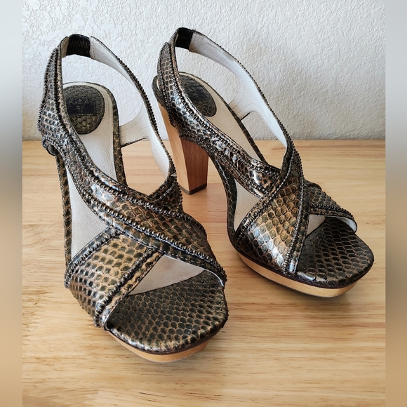 FRYE Bronze Gerry Metal Bead Leather Heel Size 7 1/2M - Picture 2 of 6